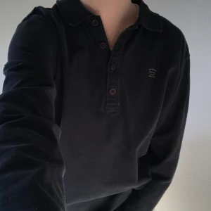 Diesel tröja  - Vintage fin tröja från Diesel. Köppt på en ”lyxloppis” för något år sedan för 300 kr, säljer nu för 200 kr. (Priset kan diskuteras och frakt tillkommer) 