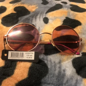 Solglasögon  - Solglasögon 150kr