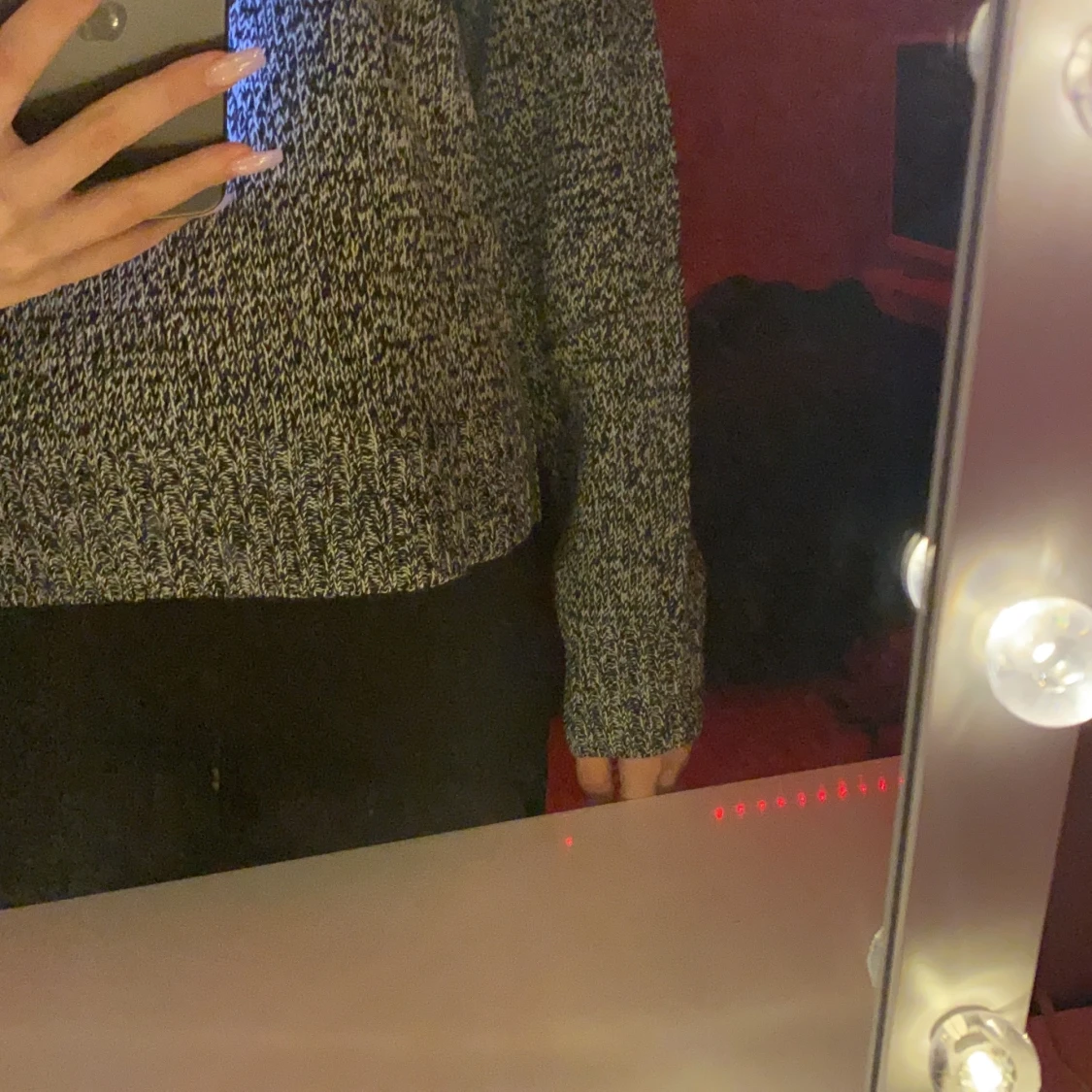 Vit/svart stickad tröja - 91