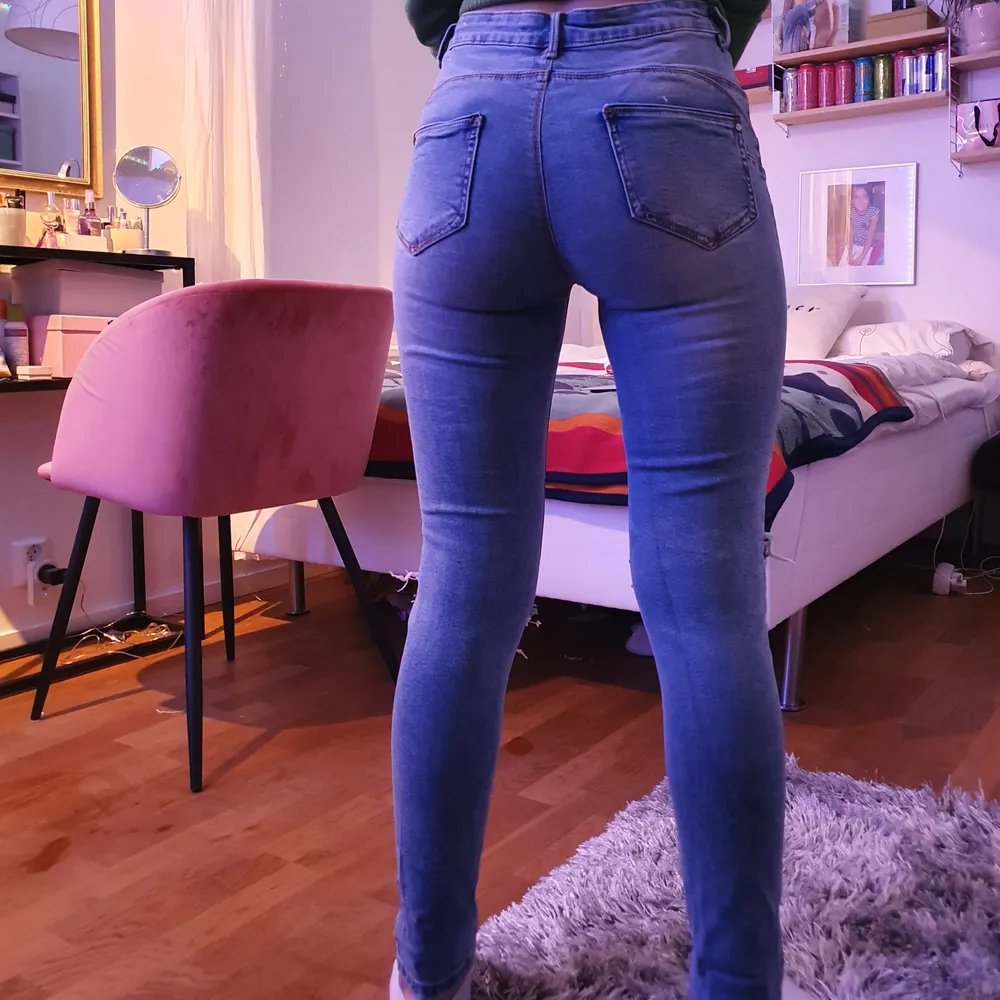 Håliga jeans, superfina! Från pimkie🍄 dm vid intresse. Är 163/164. Jeans & Byxor.