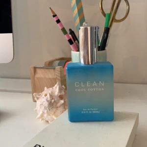 Clean parfym - Parfym från Clean i doften Cool cotton. Den doftar typ tvättmedel, jättefräsch! 
