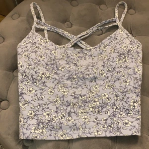 gullig blå linne💙💙🤍 - Jätte söt Linn från hm! Endast testad men inte min stil🤍