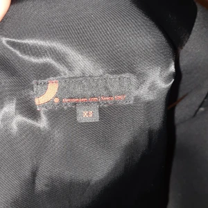 Väst  - Köparen står för frakt