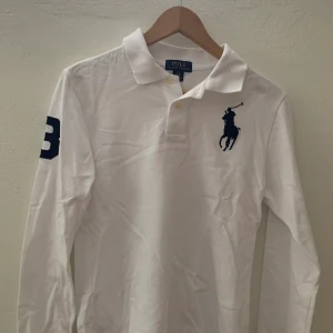 Ralph Lauren långärmad piké - Strl motsvarar en S. Tror inte jag har använt denna en enda gång och därför säljer jag den