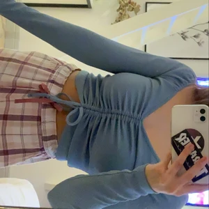 Topp ifrån Bik bok - Super söt topp ifrån Bik Bok i en super fin turkos färg, knappt använd🤍