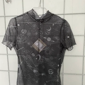 ✨🌙 trøje - Gennemsigtig “mesh” trøje. Den er en str l, men fitter helt sikkert s mere.