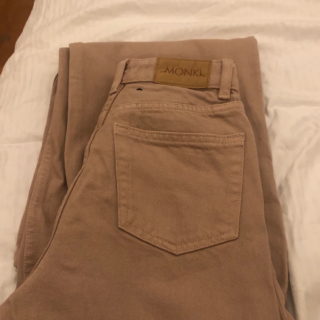 Beige monki byxor storlek:W24/XS - 90