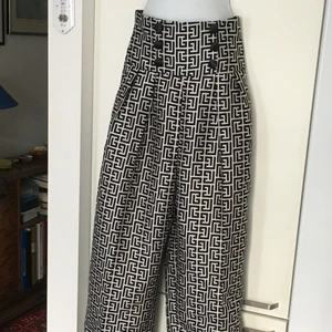 Balmain byxor i stl 36 - Ny Balmain byxor i stl 36.