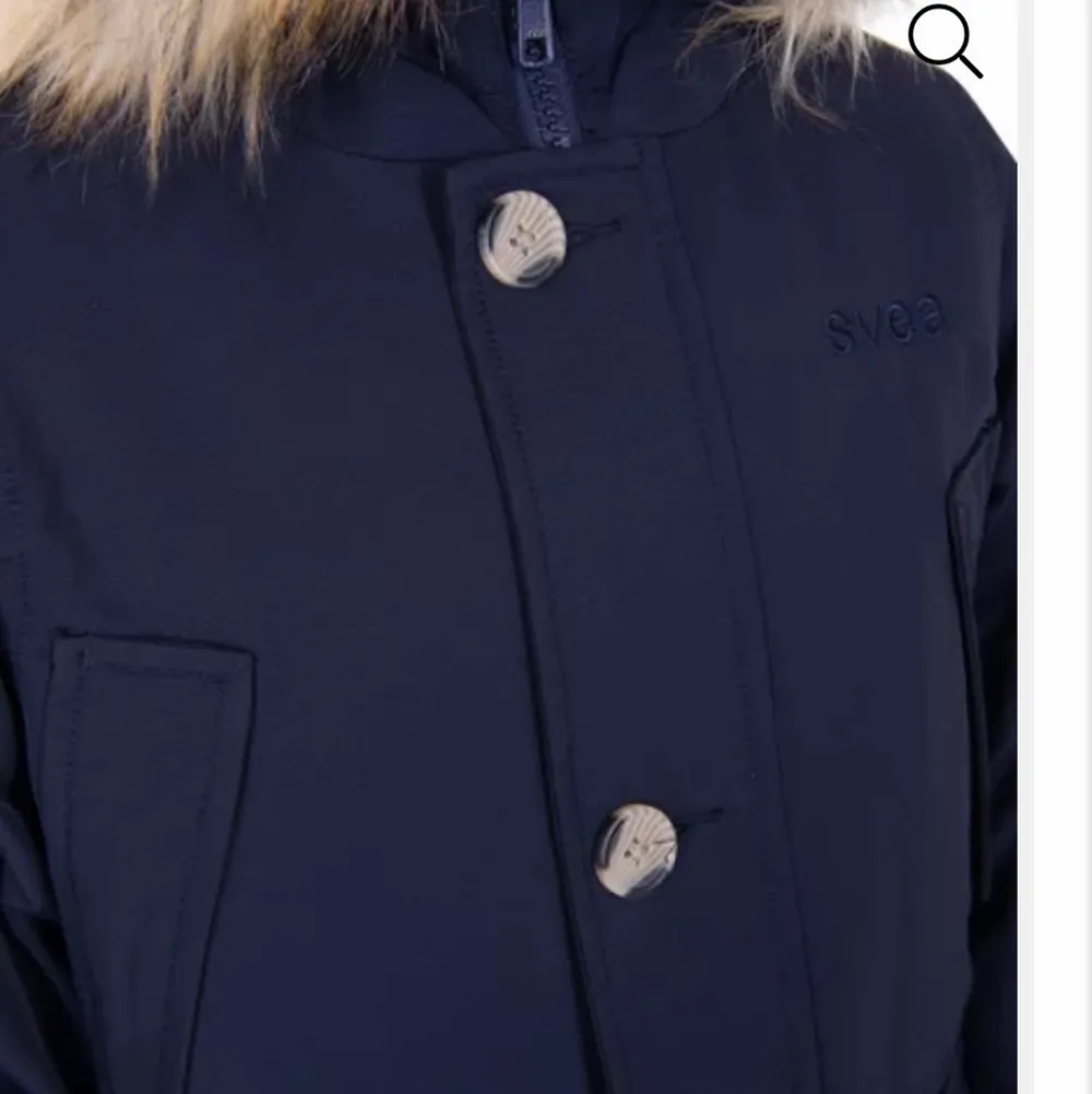 Jag säljer min snygga Svea jacka som är i väldigt bra skick (nypris 1300 kr). Den är i storlek 170 (men passar även XS/S). Jag kan mötas upp eller frakta (köparen står för frakten)💓. Jackor.