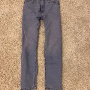 Raka snygga blå zara jeans!                                                                                Köpta för länge sedan men inte använt dem så mycket så bra skick 