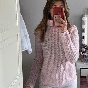 Stickad tröja  - Mysig stickad tröja som inte kommer till användning längre. Använd fåtal gånger💗