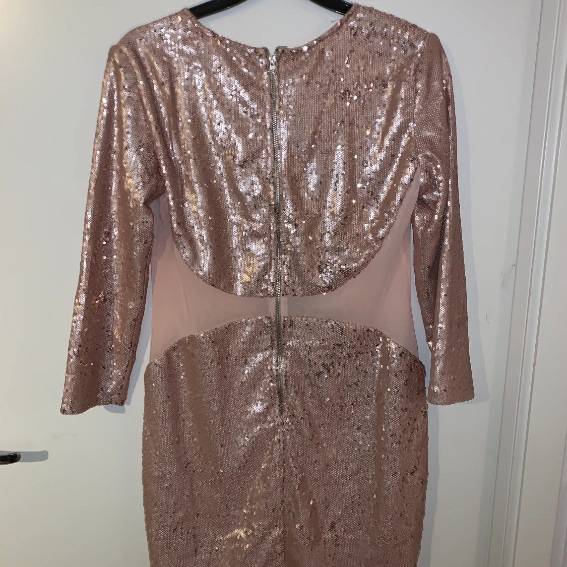 Paljettklänning från NELLY - 90