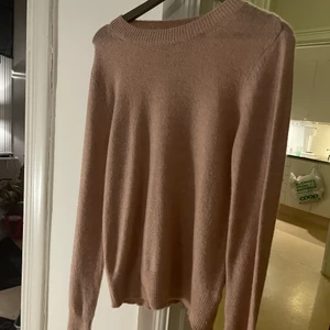 fin stickad tröja  - stickad tröja, rosa! storlek L. känns mer som en medium 
