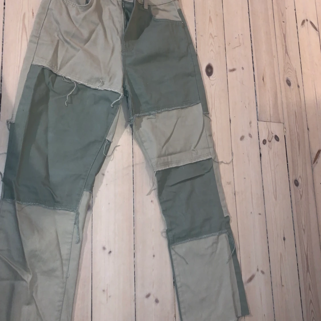 Högmidjade jeans från bershka  - 90