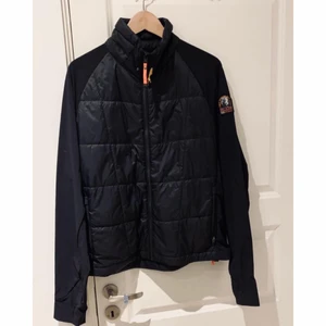 Ny PJS jacka (har 2 st) - Ny PJS jacka (har 2 st), Str: M och L, Modell: Herr, Skick: Helt ny, Pris: 3000kr. DMA!