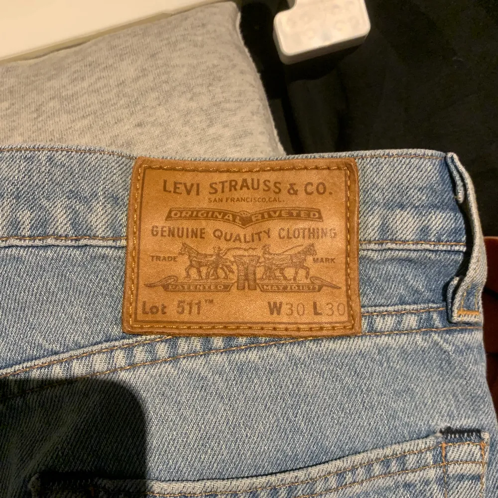 Levis 511 jeans i bra kvalite förutom lite slitning i grenen. (Kan skicka bild). De är i storlek W 30 L 30. Jeans & Byxor.