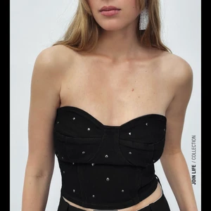 Korsett topp - Oanvänd topp från zara med lappen kvar. Någon som har denna i XS och vill byta till S 