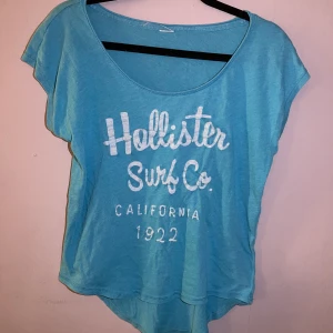 T-shirt från hollister  - T-shirt från hollister🥰
