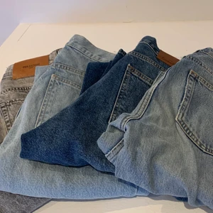 Massa Jeans - Säljer mina gamla jeans, skicka ett meddelande om det önskas fler bilder.💕
