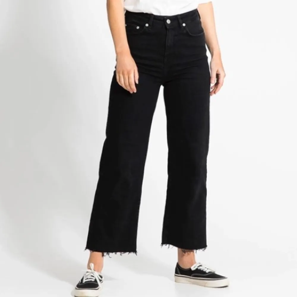 Jeans från Lager 157🖤 Köpte för 300kr säljer för 150kr+frakt🖤 Stolek xs passar xs-s. Jeans & Byxor.