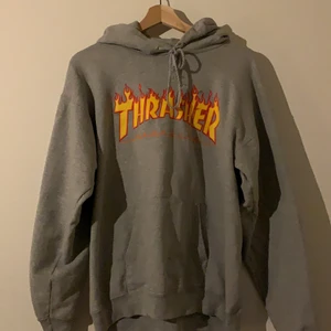 Thrasher tröja - En grå Thrasher tröja i storlek Small !