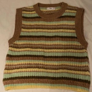 Väst - Väst från mango aldrig använd ❤️