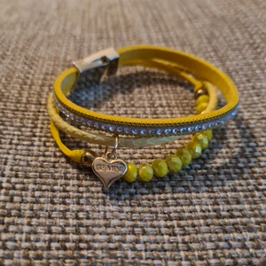 Gemini armband  - Säljer detta snygga gula Gemini armband helt i nyskick 80 kr