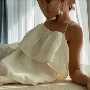 klänning - Oanvänd, köpren står för frakten