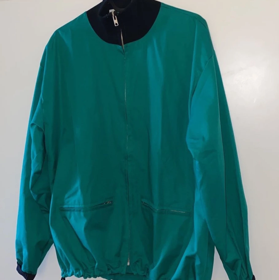 Grön jacka med polokrage