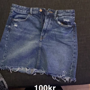 Kjol  - Jeans kjol i storlek 38/40