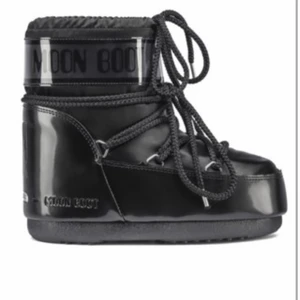 Moonboots 💕 - Skitsnygga moonboots, i storlek 39/41💕 passar även 38!!köpte dom nyss från plick, nyskick! Säljer eftersom dom va lite för stora för mig! 1000kr +frakt💕 skriv för fler bilder,            Dom finns kvar, först till kvarn 1000kr+frakt!!💕