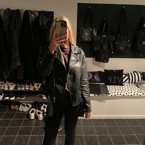 Skinnjacka - Sjukt fin skinnjacka perfekt till exempelvis hösten eller fest! Superskick