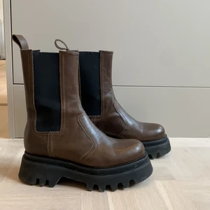 Boots från zara - Sparsamt använda. Frakt tillkommer 66kr