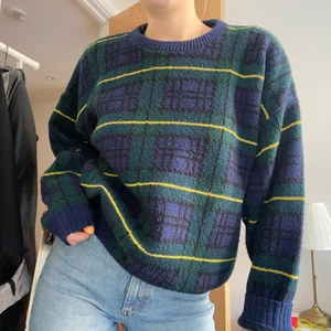 Vintage tjocktröja  - Nice vintage tjocktröja köpt i london. Betalning via swish. Skickas spårbart med dhl 💖