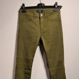 Byxor Kakhi Pieces  - Oanvända 