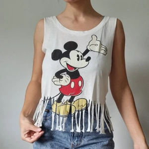 Mickey Mouse crop top, HM (strl 34) - Mickey Mouse crop top med fransar från HM i storlek 34 (passform XS/S)