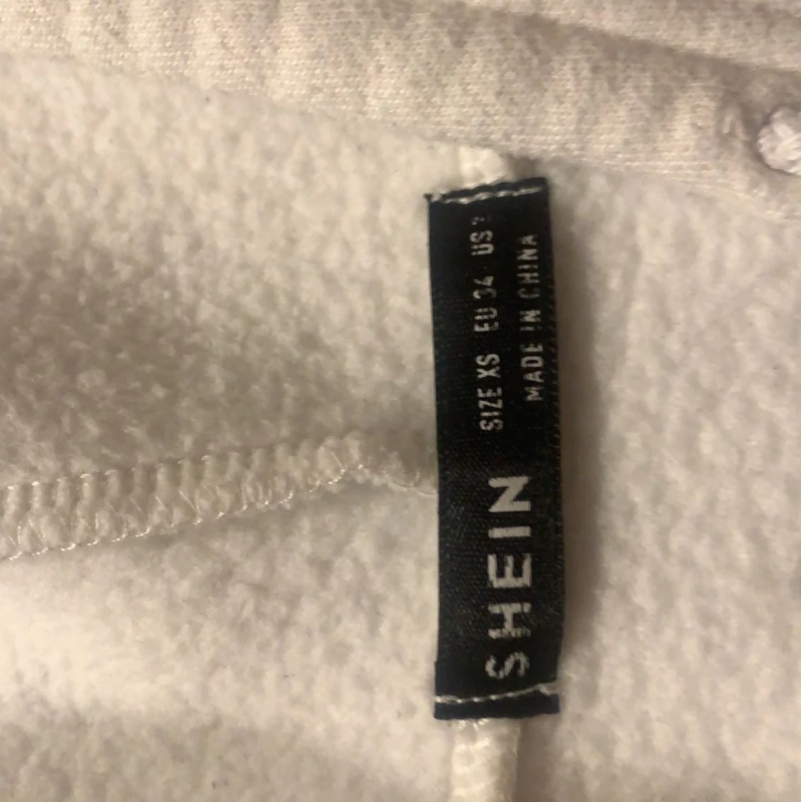 croppad hoodie med kragkedja - 90