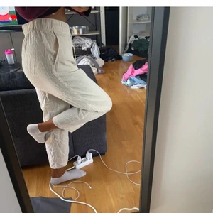 LINNEBYXOR - Säljer dessa as snygga Linné byxor från hm . Använda en gång säljes pga för korta gör mih som är 169 cm lång!