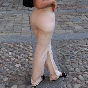 Långa kostymbyxor  - Beigea kostymbyxor från madlady, storlek xs. Jättefin passform och skick✨