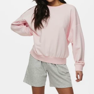 Ljusrosa sweatshirt 😍 - Säljer nu även denna fast i färgen ljusrosa! Finns endast i L HELT NY superfin😍🥰Om man vill ha den oversized så är L den perfekta storleken för de som vanligtvis har xs/S💗 280kr/st Bjuder frakr