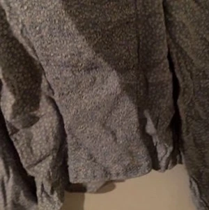 Långärmad topp hm - Tröja från hm som är sparsamt använd, köpt från förra året. Frakt ingår ej, skriv för frågor eller bilder. Kan gå ned i pris vid snabb affär