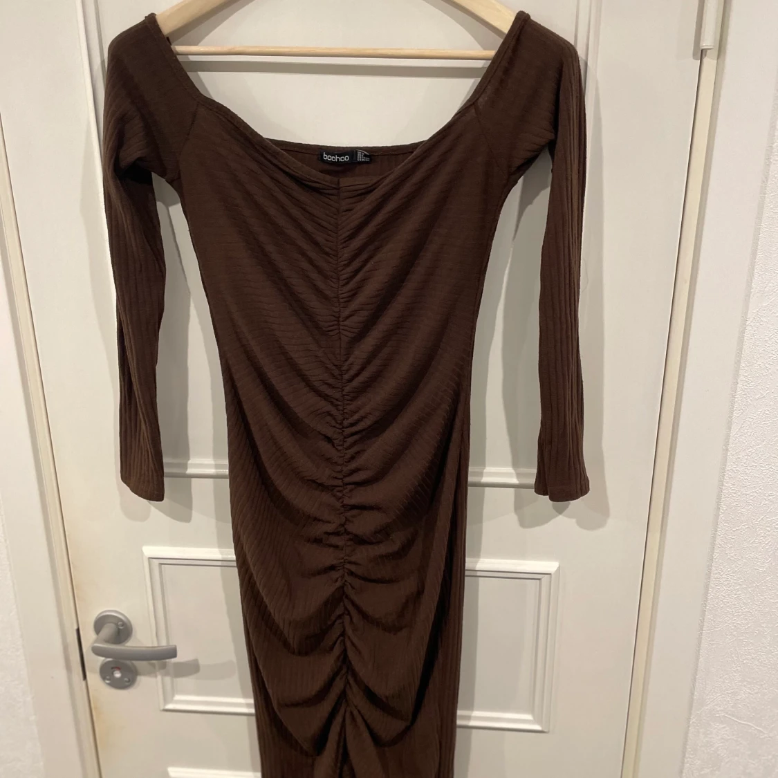 Off-shoulder klänning - 90