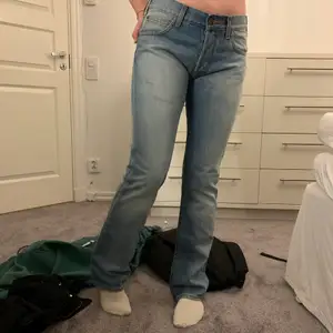 Ett par fina Levis jeans som säljes då dom aldrig kommer till användning. Men dom är i fint skick och är i storlek 30. Om fler är intresserade blir det budgivning. Skriv vid frågor💕