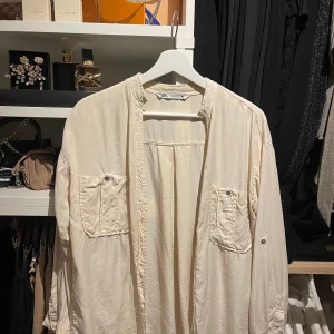 Oversized zara skjorta  - Ny skick använd nån enstak gång köpt för 599