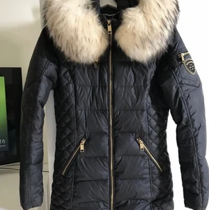 Rock and blue jacka  - Säljer min rock and blue jacka som är i topp skick, mellan modell. Strl. 38, kan fraktas. Priset kan diskuteras vid snabb affär.