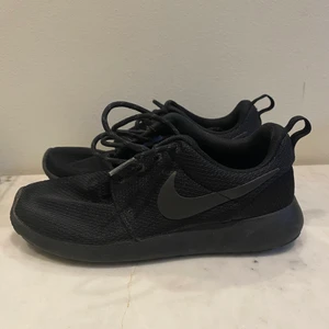 Nike skor - Nike skor i väldigt bra skick, knappt använda. Strl 36,5