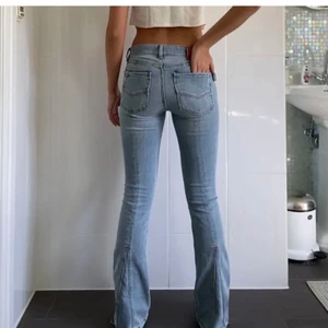Lågmidjade Zadig Jeans  - Lågmidjade jeans från Zadig Voltiere. Säljer pga att dom är för långa för mig.