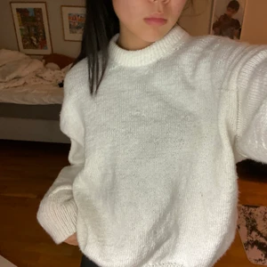 Stickad tröja - Skit snygg oversized stickad tröja. Kom privat för frågor! :)