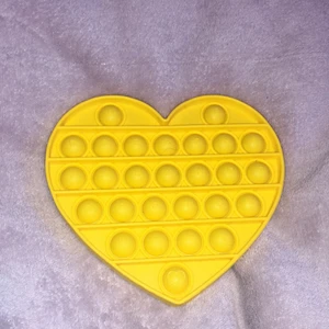 Pop it!!! - Gul hjärt pop it!!⚡️🤩⭐️