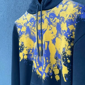 Marcelo burlon hoodie - En fett hoodie från Marcelo burlon storlek M äkta